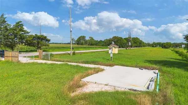 14213 Market LN, Guy, TX 77444