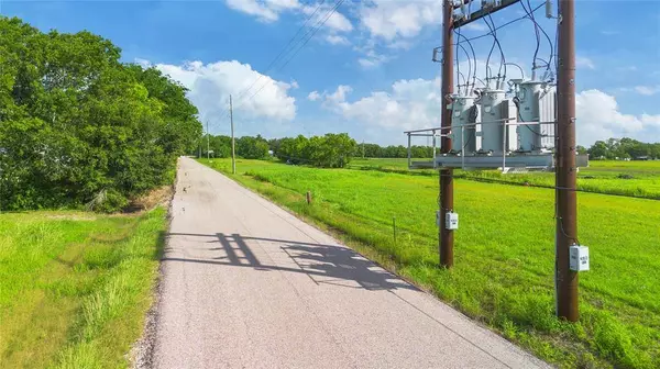 14015 Market LN, Guy, TX 77444