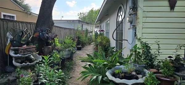 4104 Walker ST, Houston, TX 77023