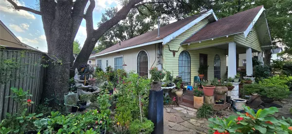 4104 Walker ST, Houston, TX 77023