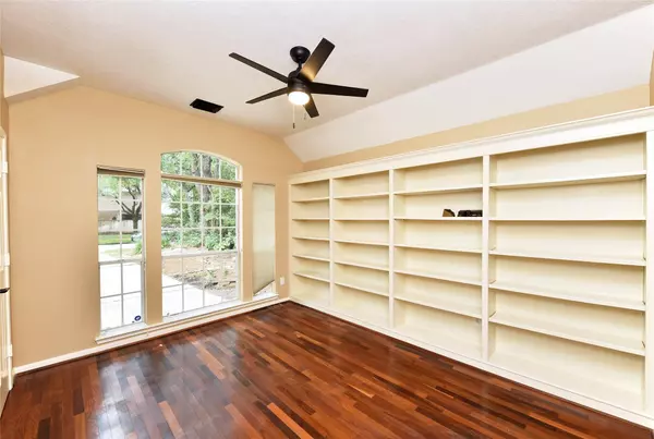 7602 Melody CIR, Houston, TX 77040