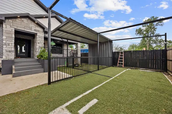 10430 Caxton ST, Houston, TX 77016