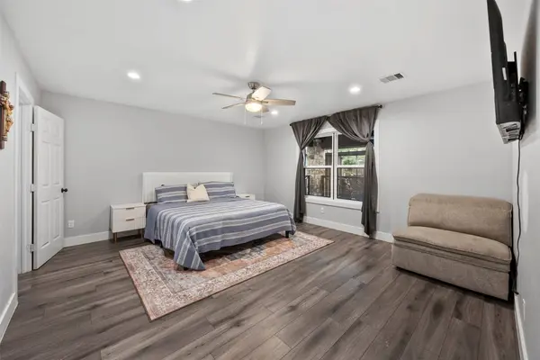 10430 Caxton ST, Houston, TX 77016