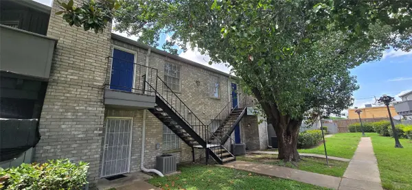 9700 Leawood BLVD #1002, Houston, TX 77099