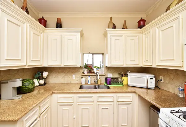 4104 Walker ST, Houston, TX 77023
