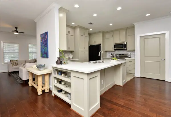 7954 Sparta ST, Houston, TX 77028