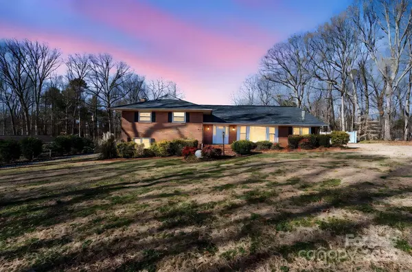 220 Augusta DR, Statesville, NC 28625