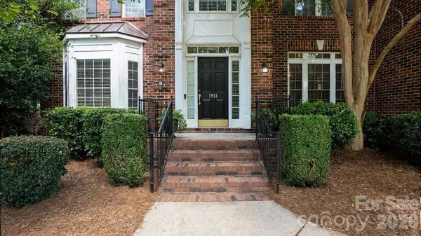 1911 Solway LN, Charlotte, NC 28269