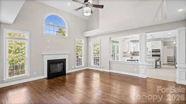 1911 Solway LN, Charlotte, NC 28269