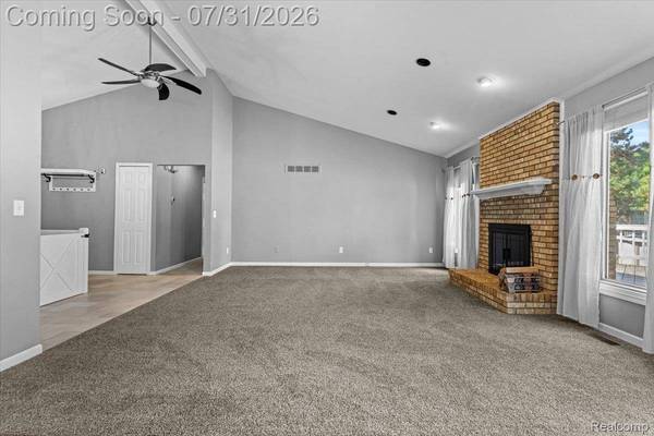 13656 Heatherwood DR, Sterling Heights, MI 48313