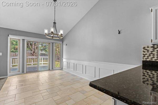 13656 Heatherwood DR, Sterling Heights, MI 48313