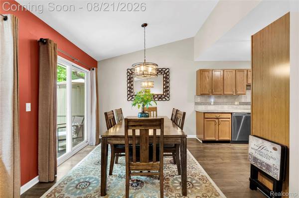12045 Hickory W, Utica, MI 48315