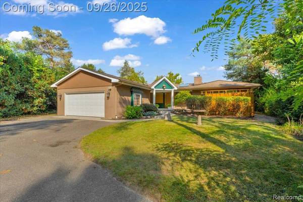 1156 Seneca Road, Lake Orion Vlg, MI 48362