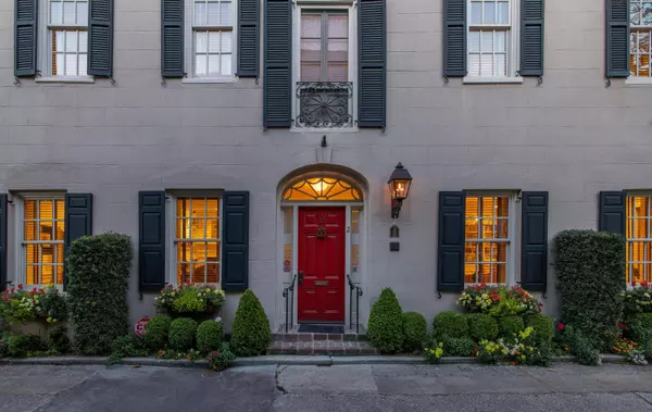 2 Bedons Aly, Charleston, SC 29401