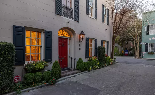 2 Bedons Aly, Charleston, SC 29401
