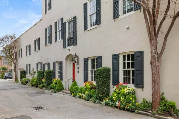 2 Bedons Aly, Charleston, SC 29401