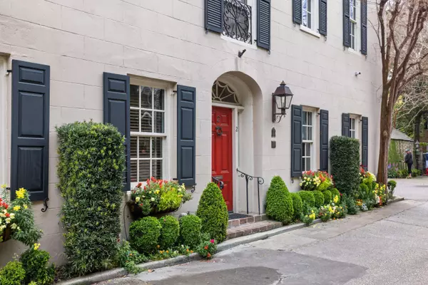 2 Bedons Aly, Charleston, SC 29401