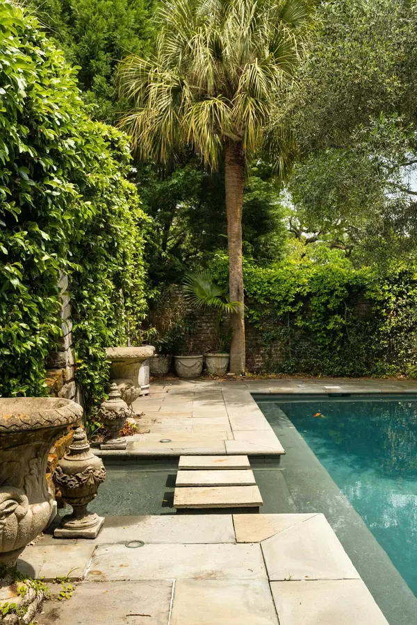 62 Society St, Charleston, SC 29401