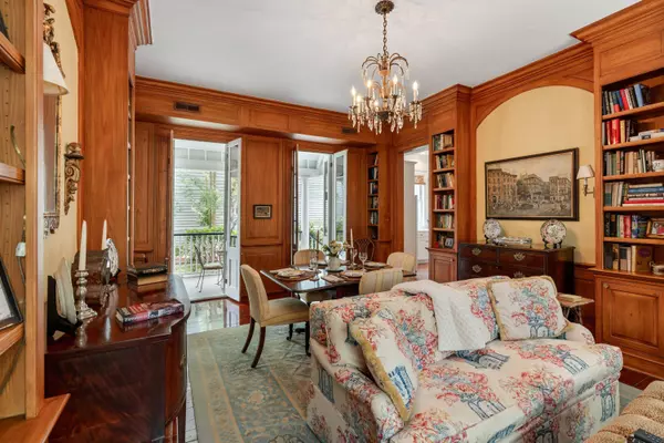 16 Trumbo St, Charleston, SC 29401
