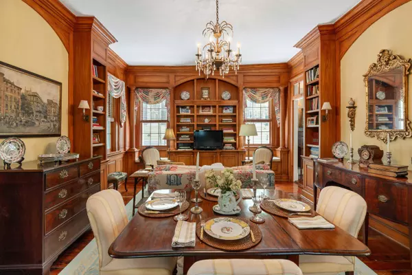16 Trumbo St, Charleston, SC 29401