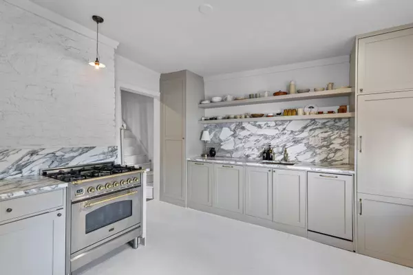 176 Smith St, Charleston, SC 29403