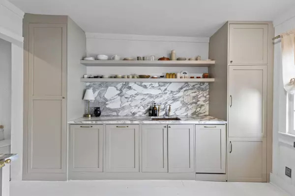 176 Smith St, Charleston, SC 29403