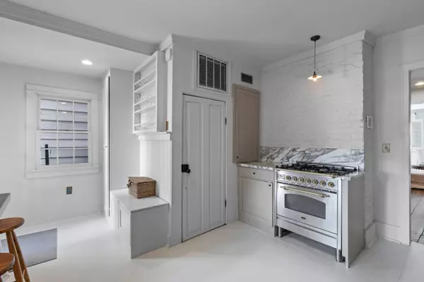 176 Smith St, Charleston, SC 29403