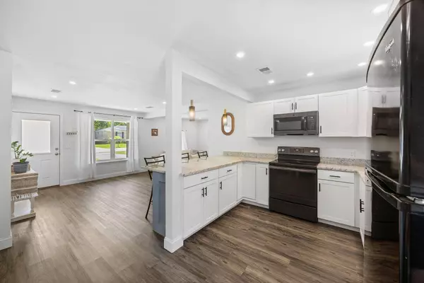 8767 Auburn Dr, North Charleston, SC 29406