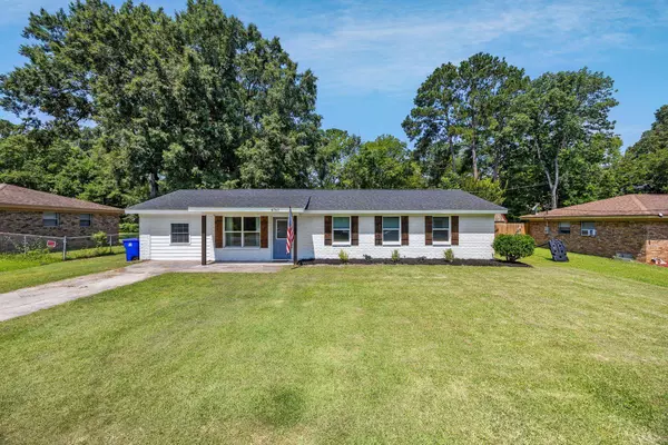 8767 Auburn Dr, North Charleston, SC 29406