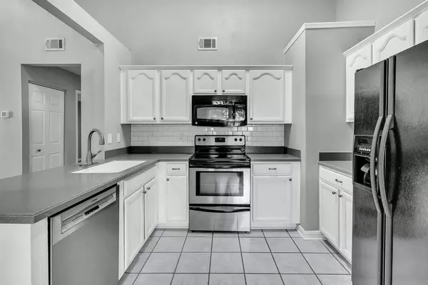 122 Robert Dr, Ladson, SC 29456