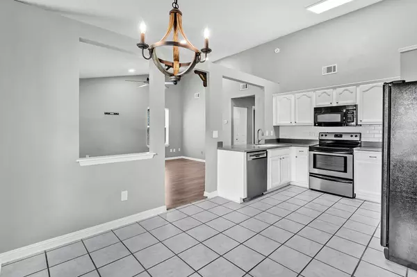 122 Robert Dr, Ladson, SC 29456