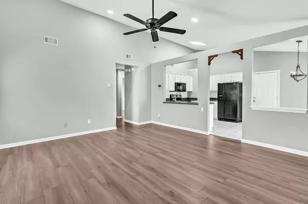 122 Robert Dr, Ladson, SC 29456