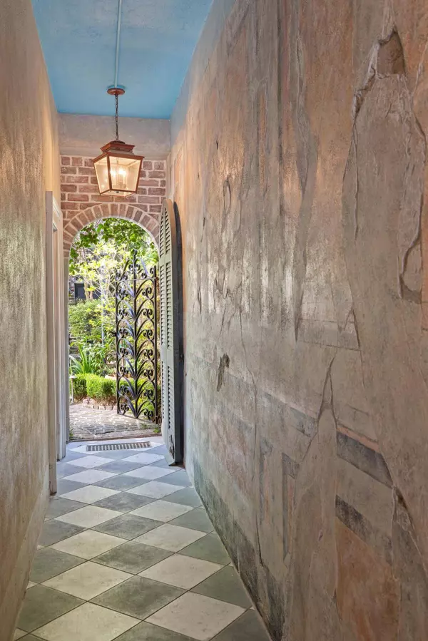 26 Queen St, Charleston, SC 29401