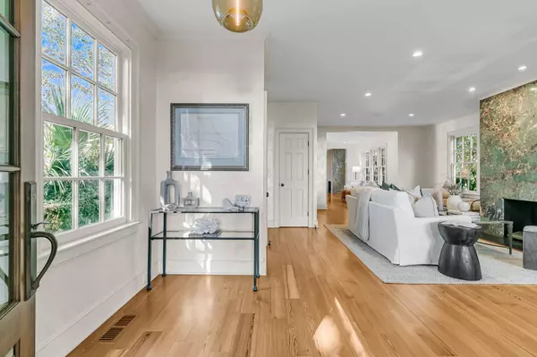 14 1/2 Murray Blvd, Charleston, SC 29401