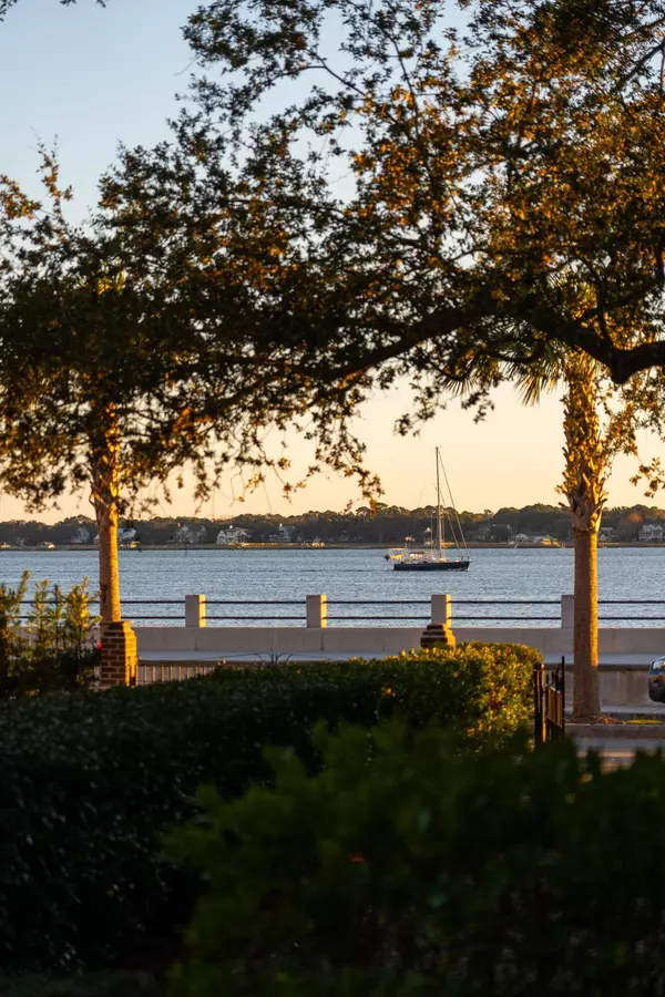 14 1/2 Murray Blvd, Charleston, SC 29401