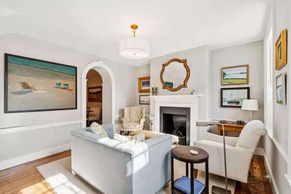 6 Saint Michaels Aly, Charleston, SC 29401