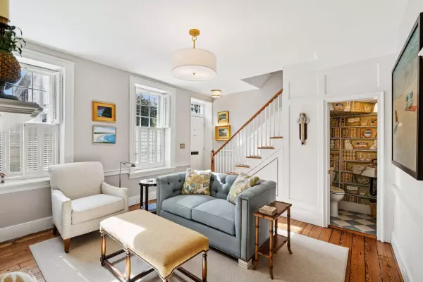 6 Saint Michaels Aly, Charleston, SC 29401