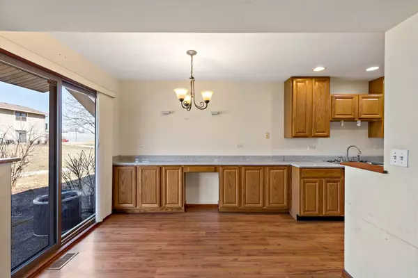 5780 MADRID CT #48-B, Hanover Park, IL 60133