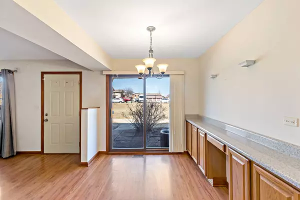 5780 MADRID CT #48-B, Hanover Park, IL 60133