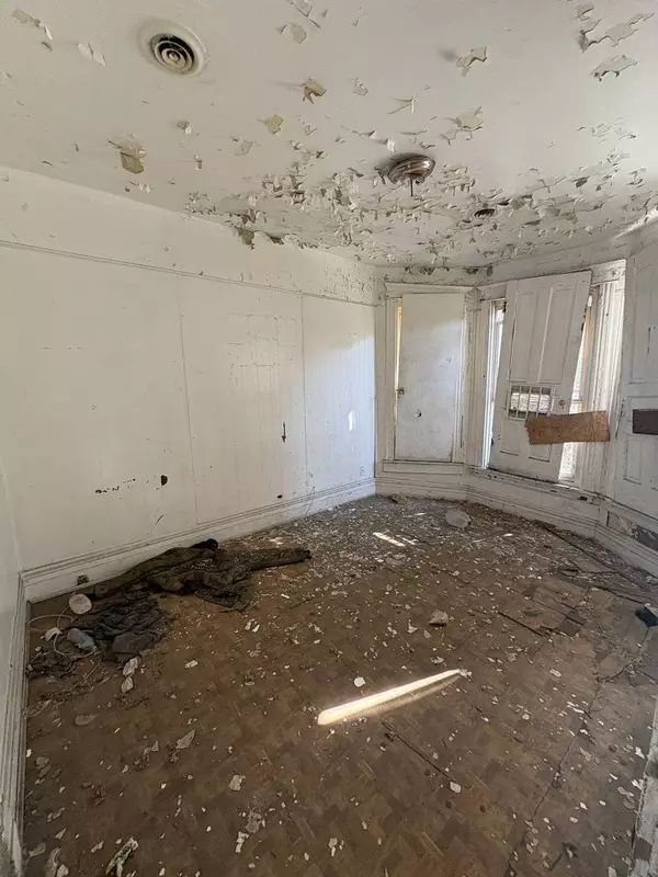 318 W 75th ST, Chicago, IL 60620