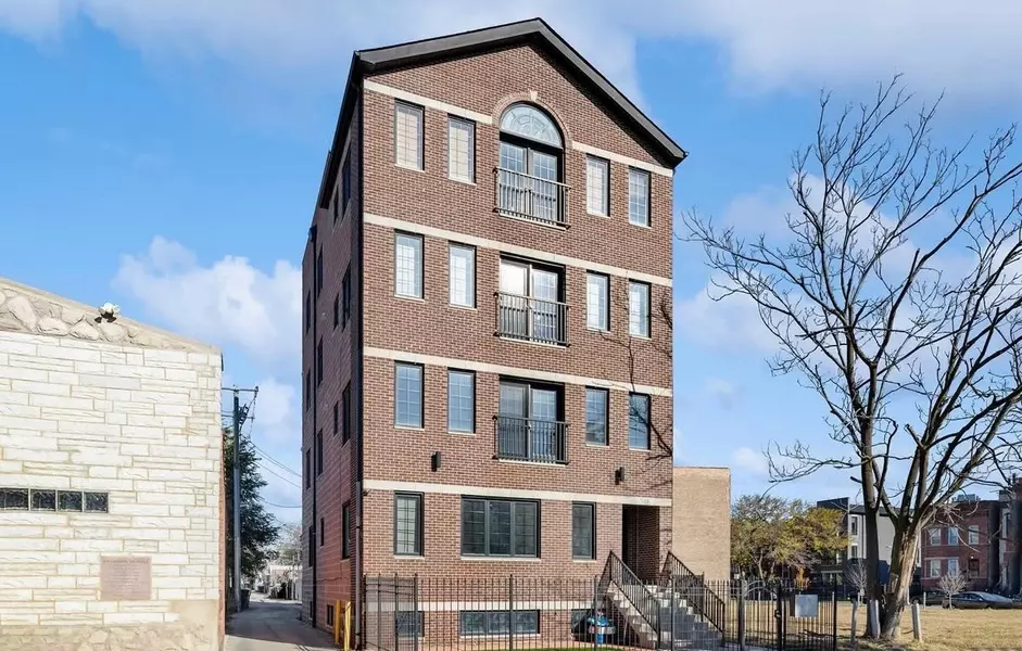548 E 50th St #3, Chicago, IL 60615-2479