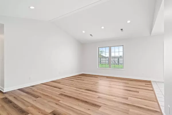 531 Gregory LN, Fulton, MO 65251