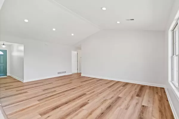 531 Gregory LN, Fulton, MO 65251