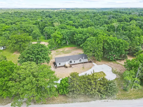 1271 County RD #2445, Huntsville, MO 65259