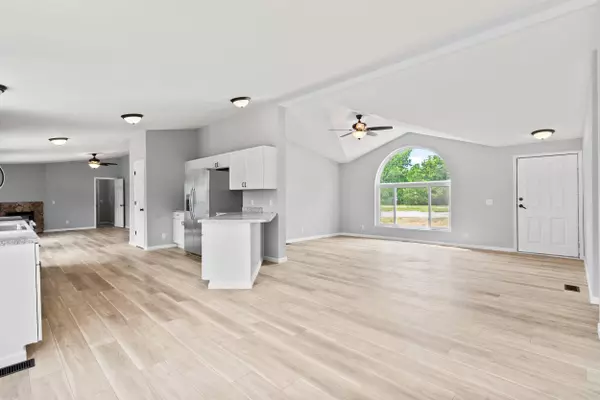 1271 County RD #2445, Huntsville, MO 65259