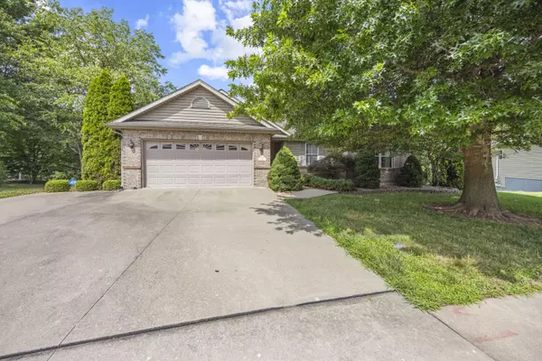 307 Macaw DR, Columbia, MO 65202