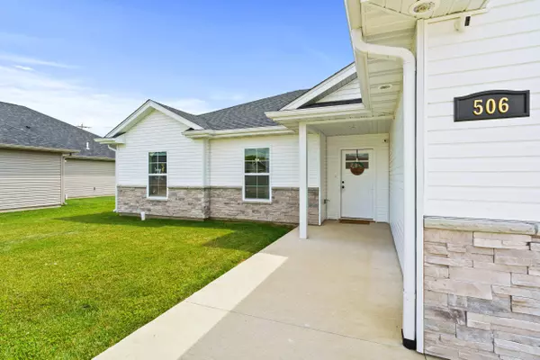 506 Addie LN, Centralia, MO 65240