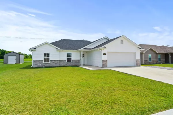 506 Addie LN, Centralia, MO 65240