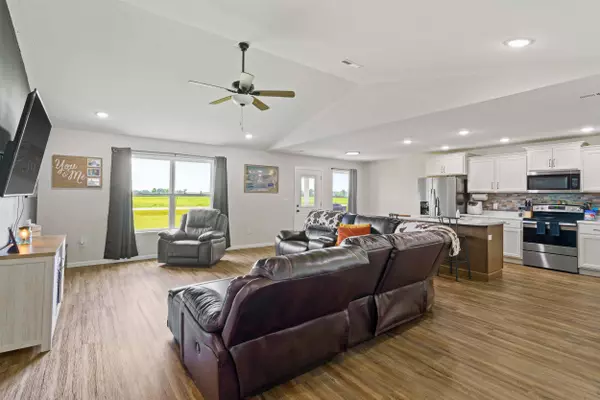 506 Addie LN, Centralia, MO 65240