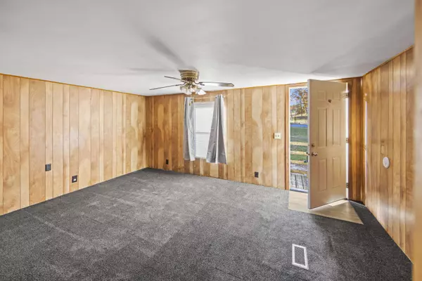 4220 State road j, Fulton, MO 65251